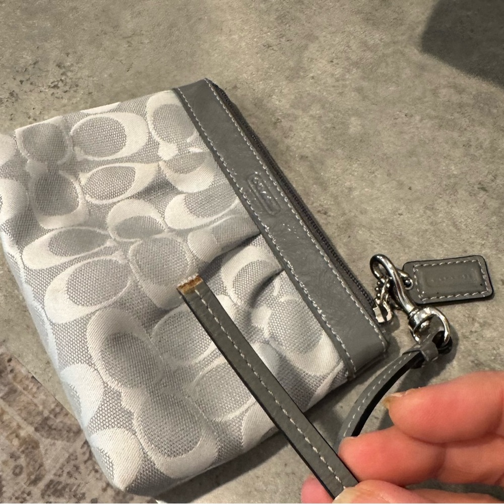 Coach Penelope Light Gray Signature Jacquard Tote and Wristlet! Matching Bundle! - Picture 3 of 10
